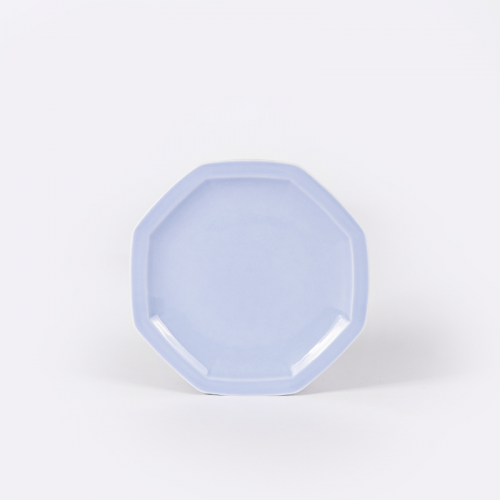 L'assiette à dessert en porcelaine bleu clair fabriqué en france