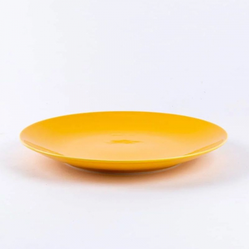 L'assiette principale ronde jaune