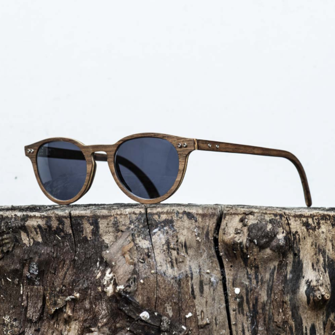 Lunettes de soleil en bois de noyer avec monture grise Verres Bleu