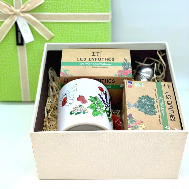 Coffrets cadeaux thés et infusions en boîtes.